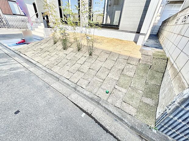 季節のお花を植えて彩りをプラス！　