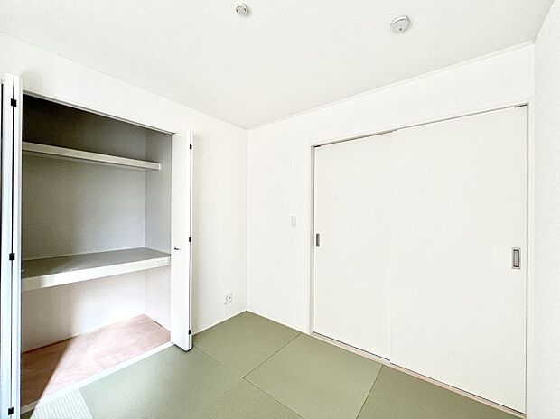 柔らかい畳の空間は、お子様の遊び場や来客時のおもてなしの場所として重宝します。 