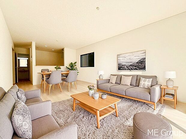 ご家族の賑やかな話し声で包まれる明るいリビング  ※家具はCGです　