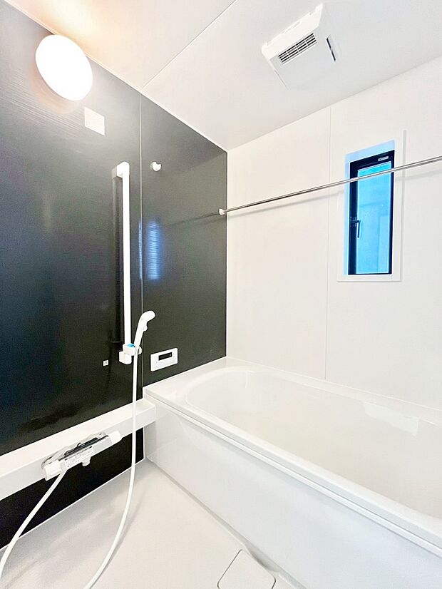 落ち着いた雰囲気でゆっくりお寛ぎいただけるバスルーム