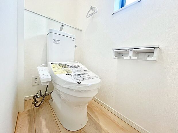 明るく清潔感のあるトイレです。