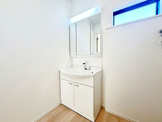 収納力と機能性に優れた洗面化粧台