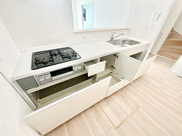 使いやすさを優先したスライド式収納タイプ!