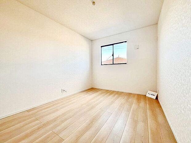 窓からのやさしい光が心地よいプライベートルーム