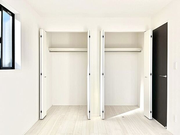 たっぷりの収納スペースで快適に暮らせそう 