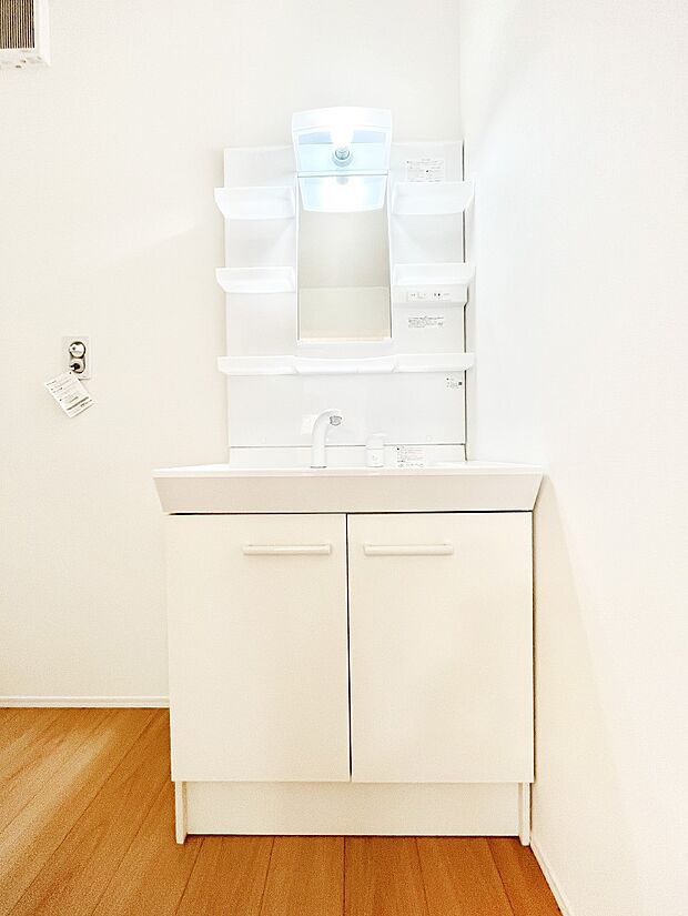 収納力と機能性に優れた洗面化粧台で1日の始まりも気持ちよく!