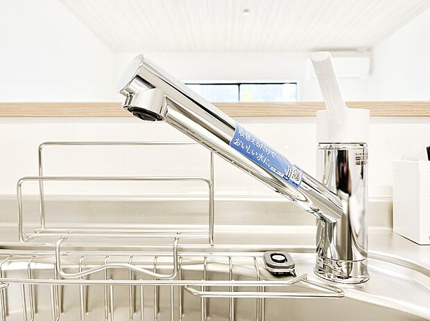 いつでも清潔なおいしいお水を。一つの水栓で水道水と浄水を使い分け。