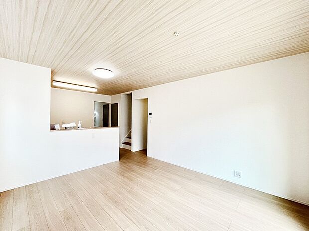 対面キッチン&リビングイン階段を採用したリビングは家族の絆深まる空間です!