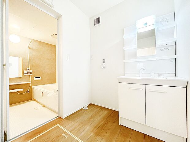 清潔感のある快適空間です。毎日の身支度も気持ち良くお使い頂けます。