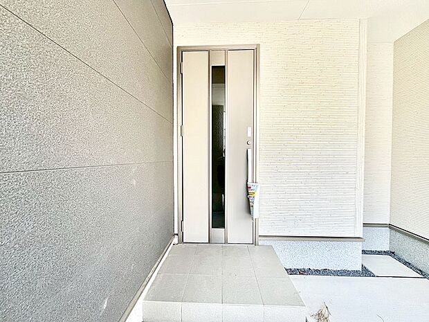 大切な家族、来客を出迎える玄関。