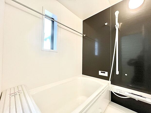 落ち着いた雰囲気でゆっくりお寛ぎいただけるバスルーム