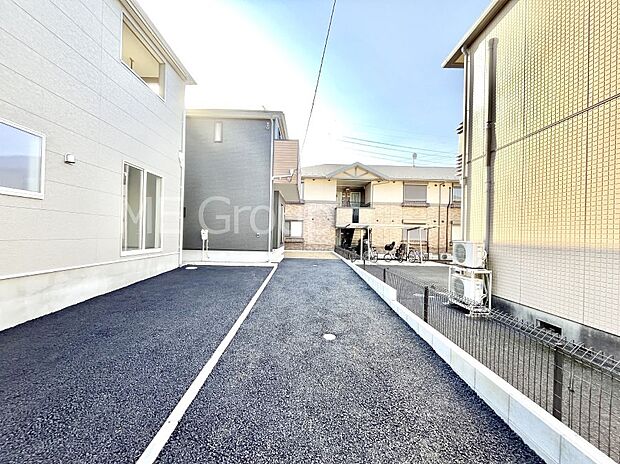 前面道路はきちんと整備されています  