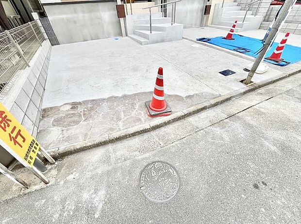 2台（車種による）駐車可！ご家族みんなの自転車も置ける広々カースペース。