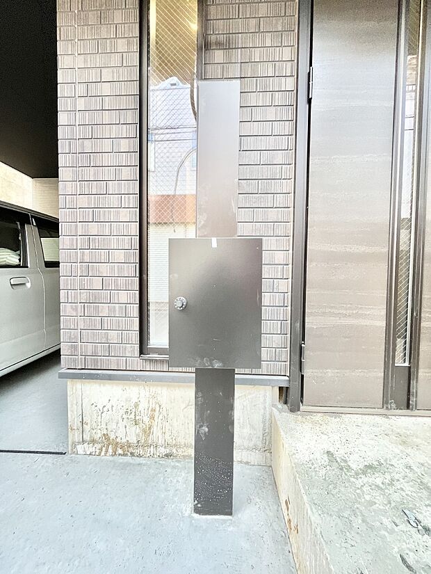 シンプルデザインのポスト。