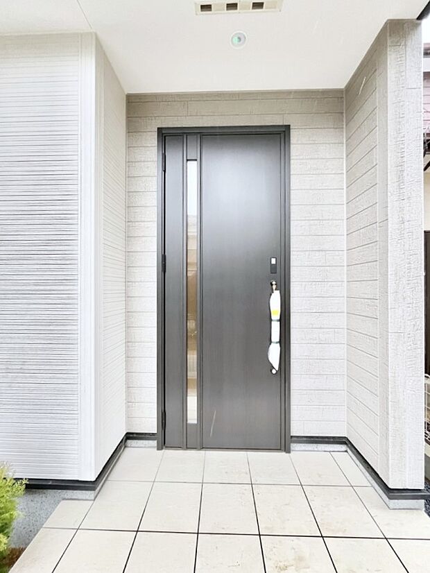 大切な家族、来客を出迎える玄関。