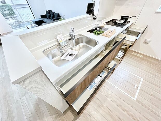 使いやすさを優先したスライド式収納タイプ！