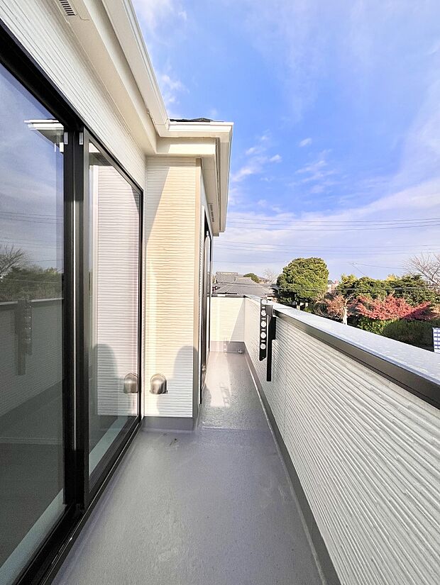 ゆったりバルコニーだから沢山お洗濯ものを干せます。