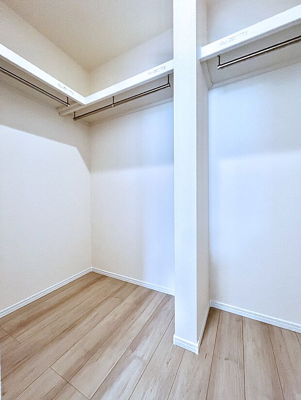 ウォークインクローゼット付きで生活空間を広く利用できます。