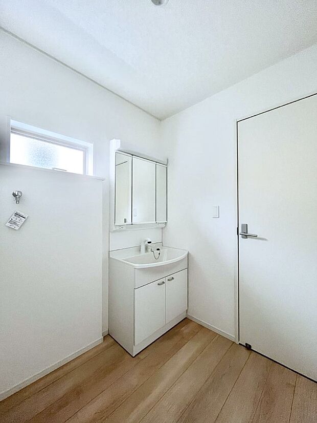 清潔感のある快適空間です。毎日の身支度も気持ち良くお使い頂けます。 