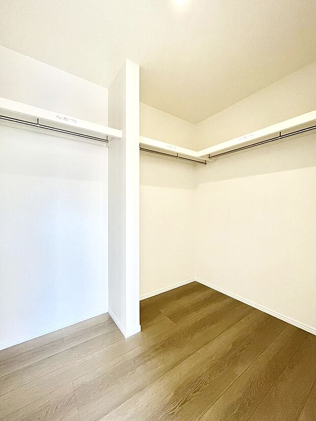 ウォークインクローゼット付きで生活空間を広く利用できます。