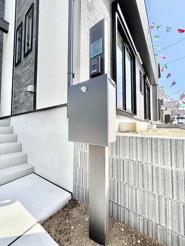 シンプルデザインのポスト。