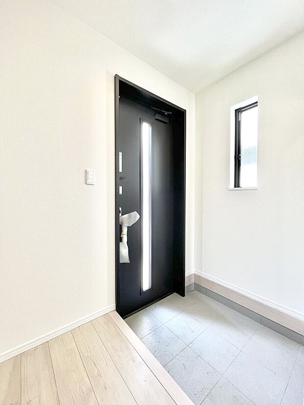 明るい玄関はお客様をお出迎えするのにぴったりです!