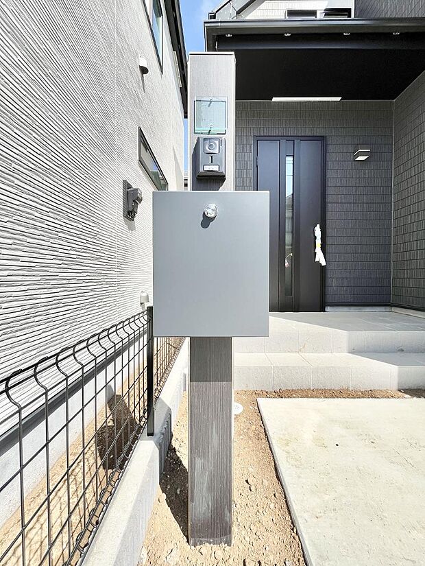 シンプルデザインのポスト。