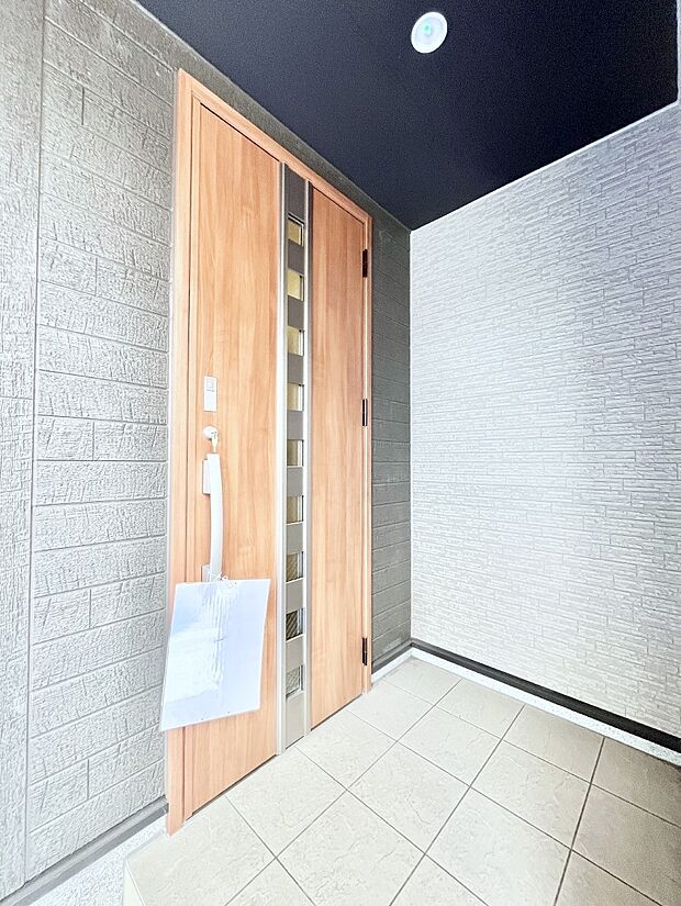 大切な家族、来客を出迎える玄関。