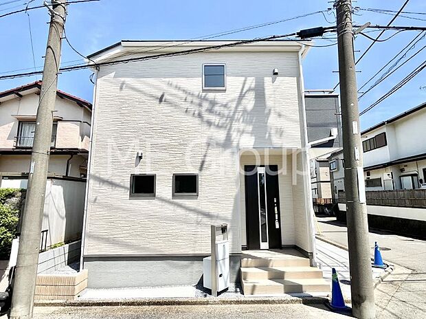 溢れる陽光でご家族の笑顔も輝く！陽光と開放感に恵まれた角地を活かした住まい。  