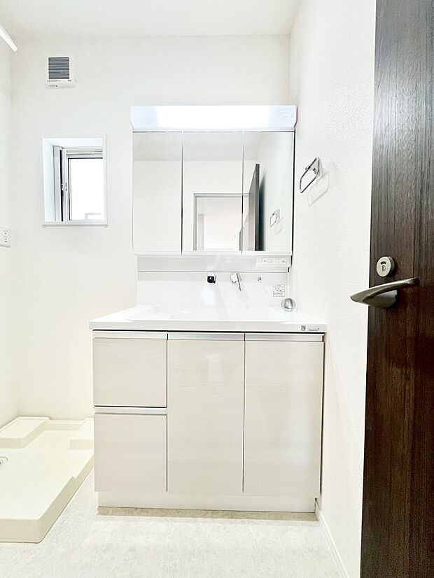 収納力と機能性に優れた洗面化粧台