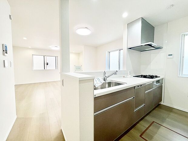 料理をしながらご家族との会話を楽しめる対面カウンターキッチン