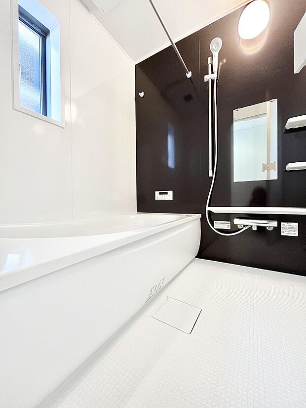 落ち着いた雰囲気でゆっくりお寛ぎいただけるバスルーム