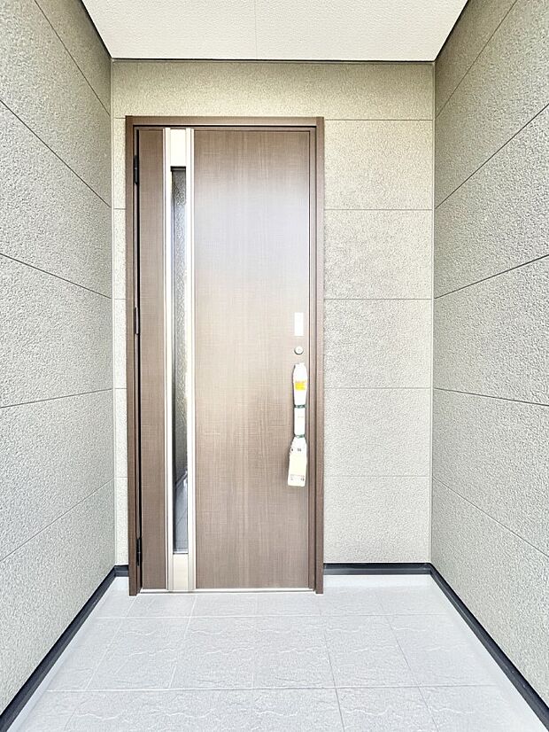 大切な家族、来客を出迎える玄関。