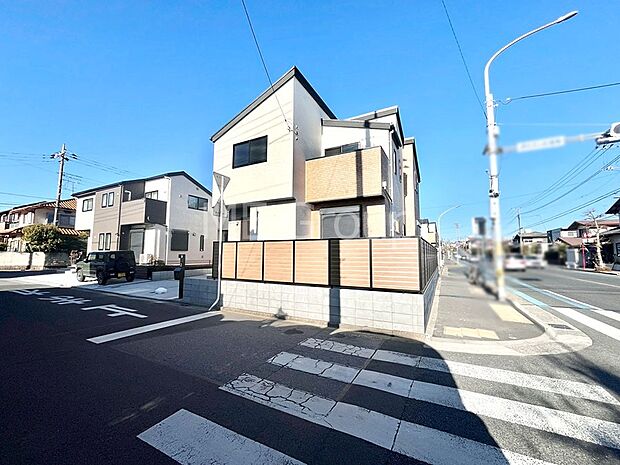 前面道路はきちんと整備されています  