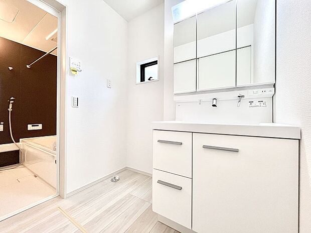 清潔感のある快適空間です。毎日の身支度も気持ち良くお使い頂けます。 