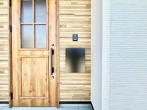 シンプルデザインのポスト。