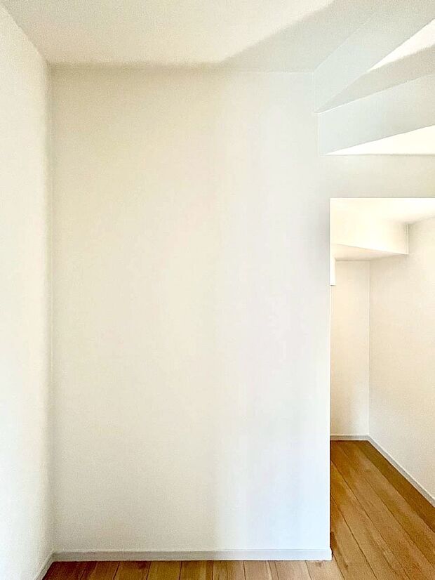 ウォークインクローゼット付きで生活空間を広く利用できます。