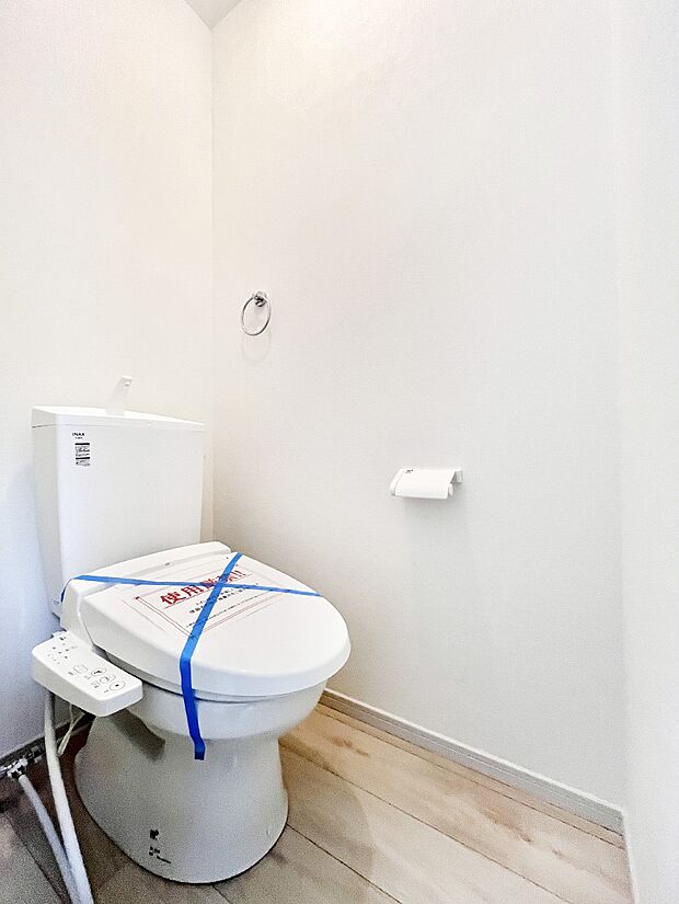 明るく清潔感のあるトイレです。