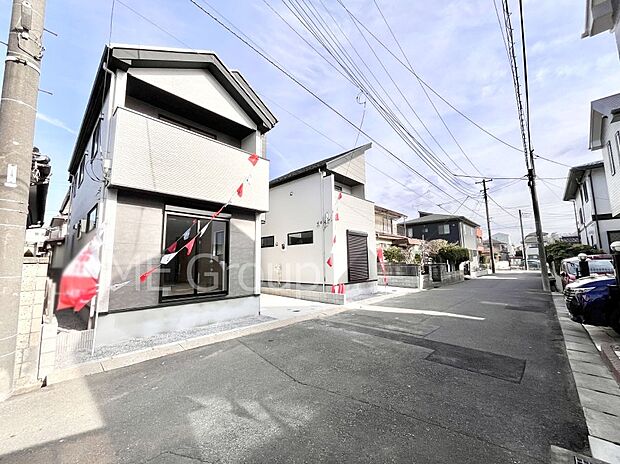 前面道路はきちんと整備されています  