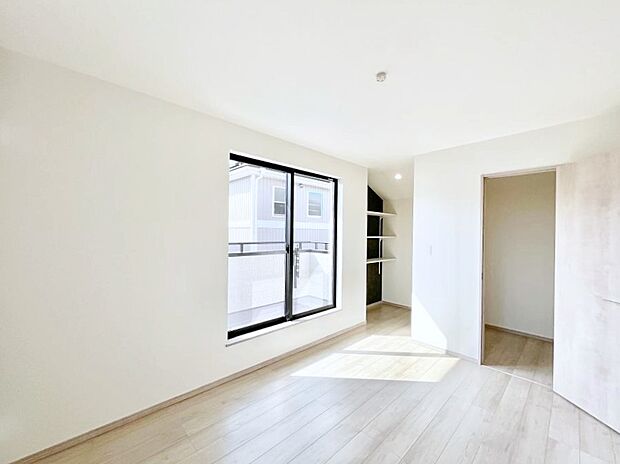 ウォークインクローゼットがあるお部屋。季節ごとの入れ替えも不要で便利です!