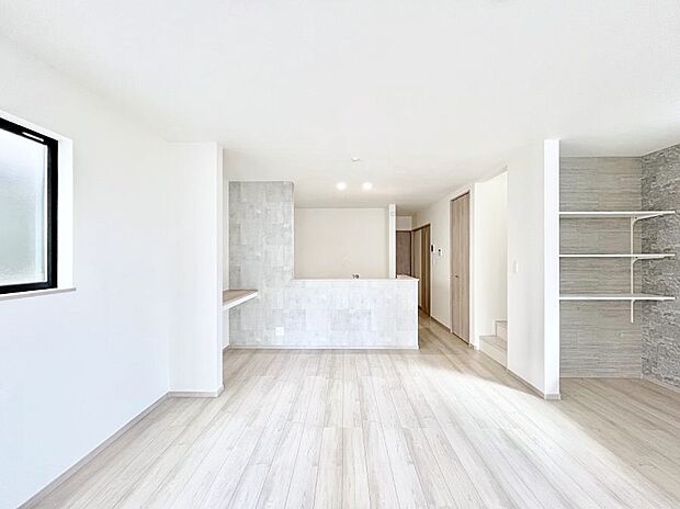 家族の笑顔が自然と生まれてくる、そんな雰囲気のダイニングに仕上がっています