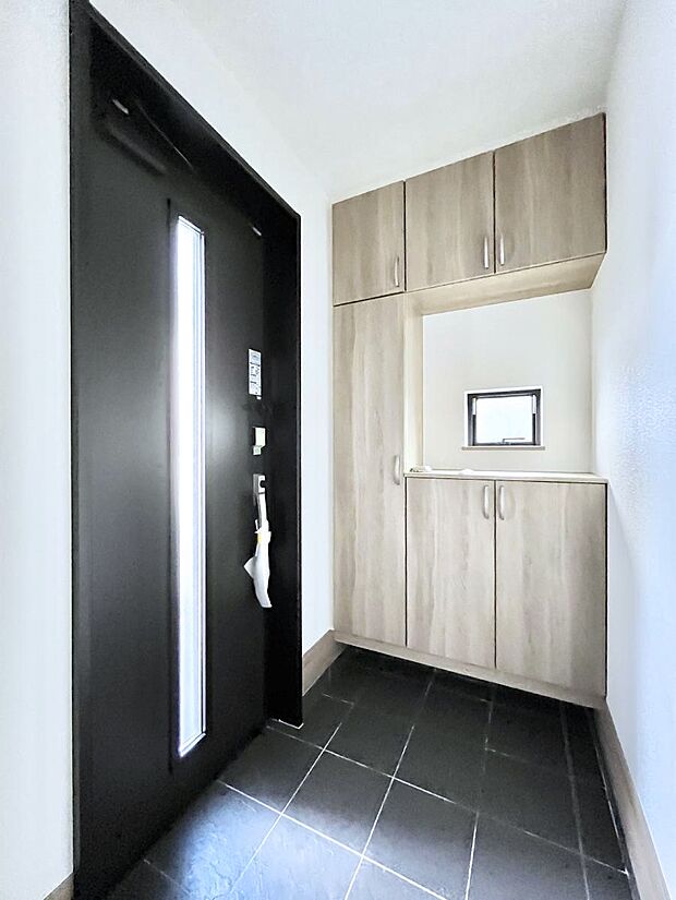 明るい玄関はお客様をお出迎えするのにぴったりです!