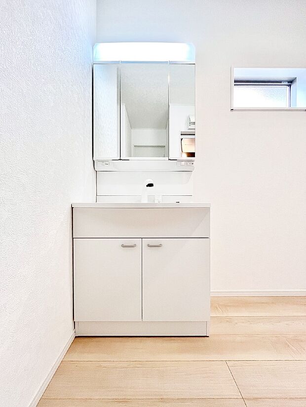 収納力と機能性に優れた洗面化粧台