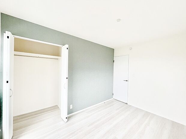 クローゼット付きのお部屋で充実したプライベート時間を過ごせます。