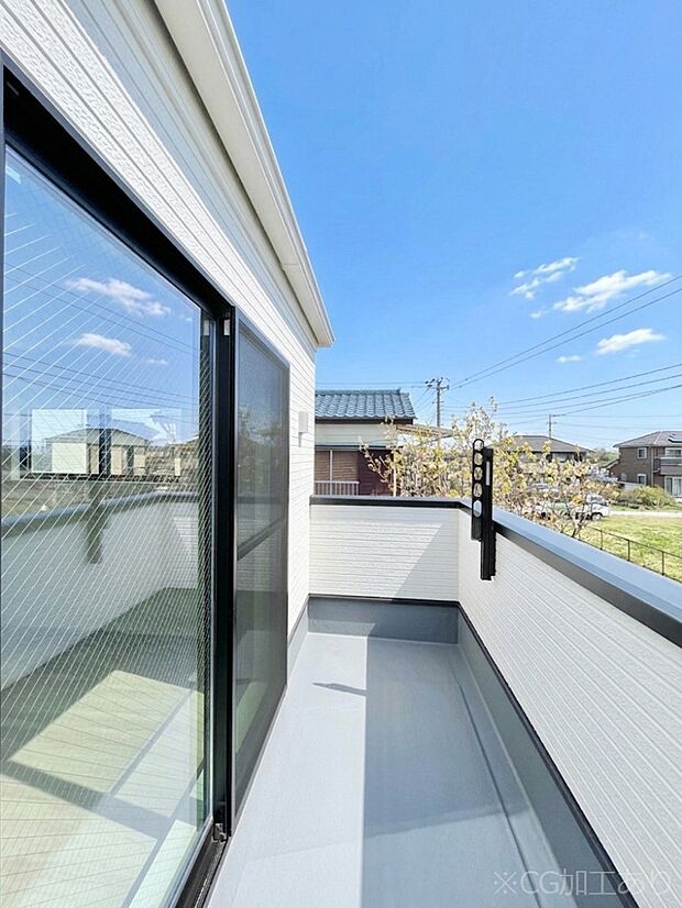 暖かな陽光が降り注ぐバルコニーはお洗濯におすすめ。爽やかな風も心地よいです。