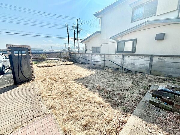 住まいに明るい光と開放感を演出してくれる庭スペース付き！