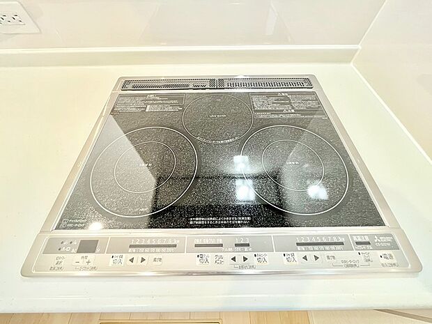 IHクッキングヒーターは天板の調理面がフラットなので調理後はサッと一拭きするだけ!