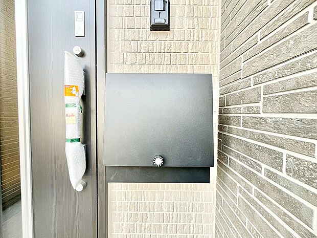 シンプルデザインのポスト。