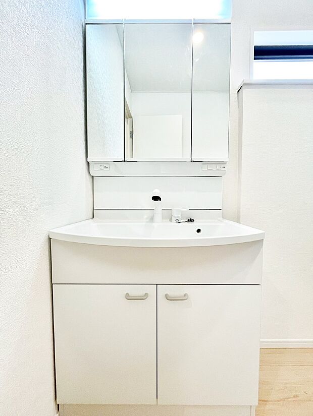 収納力と機能性に優れた洗面化粧台