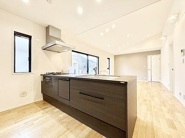 料理をしながらご家族との会話を楽しめる対面カウンターキッチン